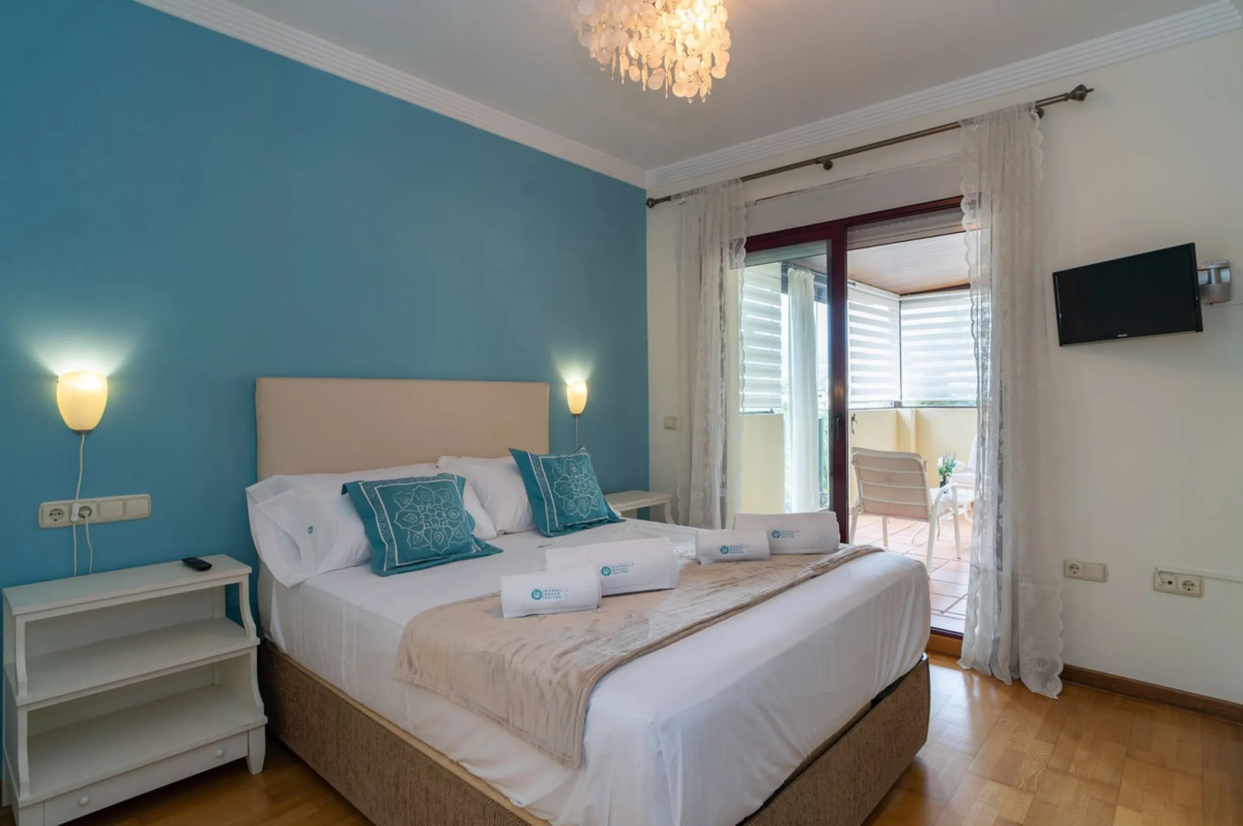 House - Semi-Detached House в продаже в Marbella, Málaga. В доме 4 спален и 4 ванных комнат. Площадь дома 300 м². Площадь участка 50 м²