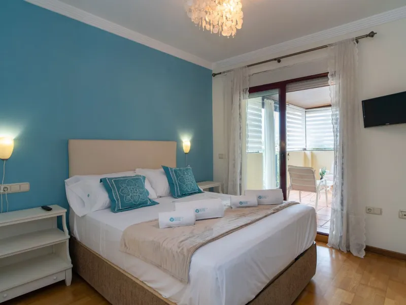 House - Semi-Detached House в продаже в Marbella, Málaga. В доме 4 спален и 4 ванных комнат. Площадь дома 300 м². Площадь участка 50 м²