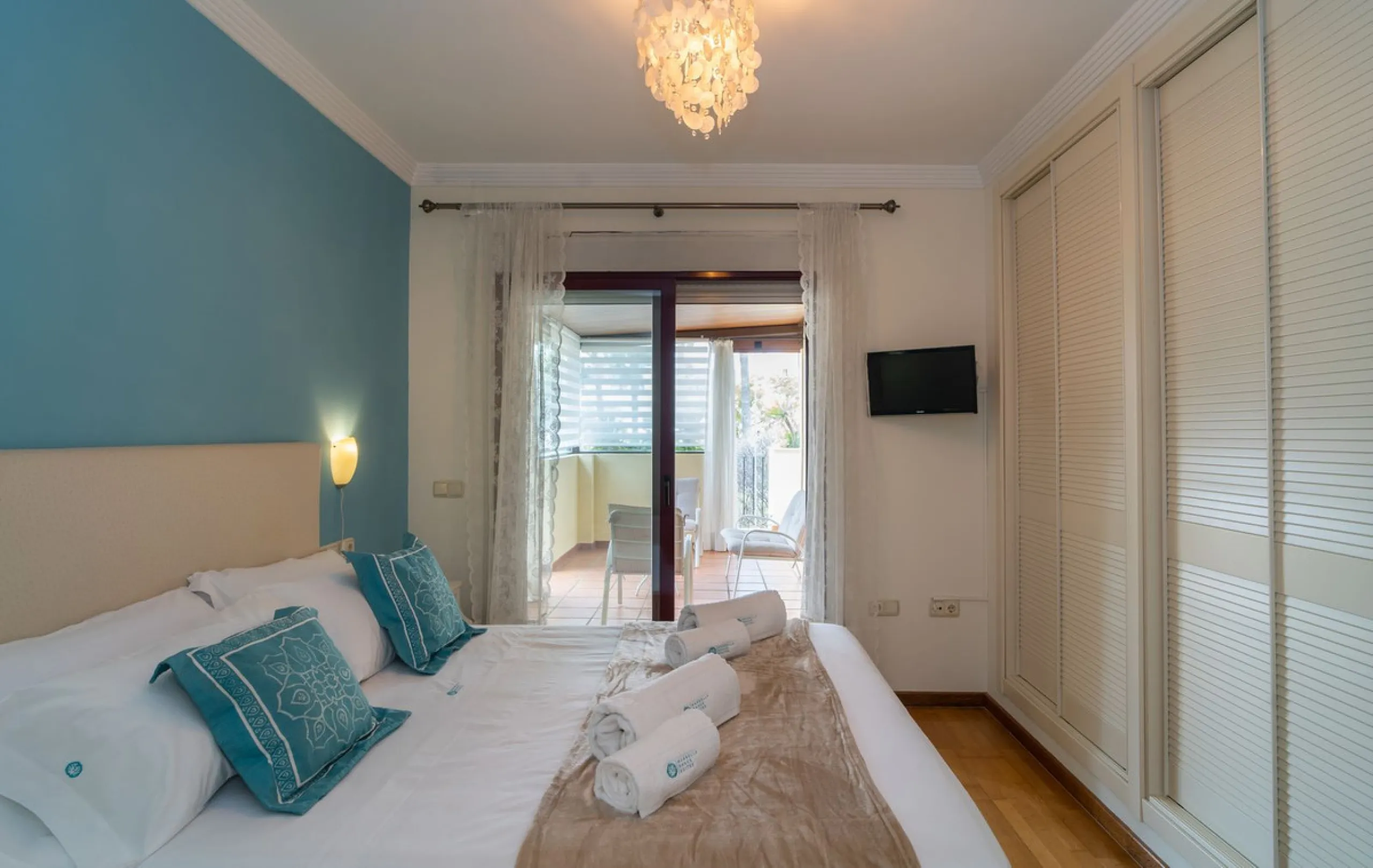 House - Semi-Detached House в продаже в Marbella, Málaga. В доме 4 спален и 4 ванных комнат. Площадь дома 300 м². Площадь участка 50 м²