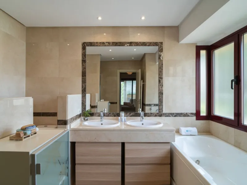 House - Semi-Detached House в продаже в Marbella, Málaga. В доме 4 спален и 4 ванных комнат. Площадь дома 300 м². Площадь участка 50 м²