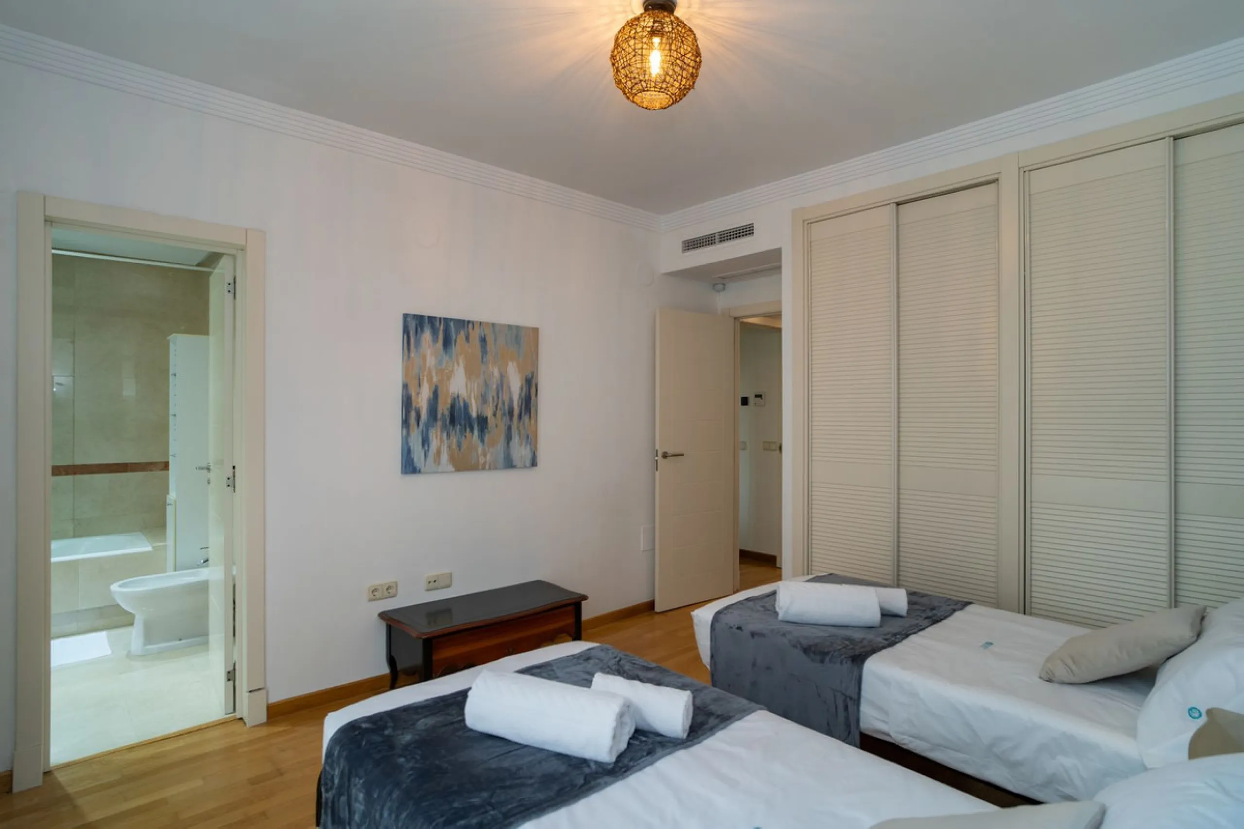 House - Semi-Detached House в продаже в Marbella, Málaga. В доме 4 спален и 4 ванных комнат. Площадь дома 300 м². Площадь участка 50 м²