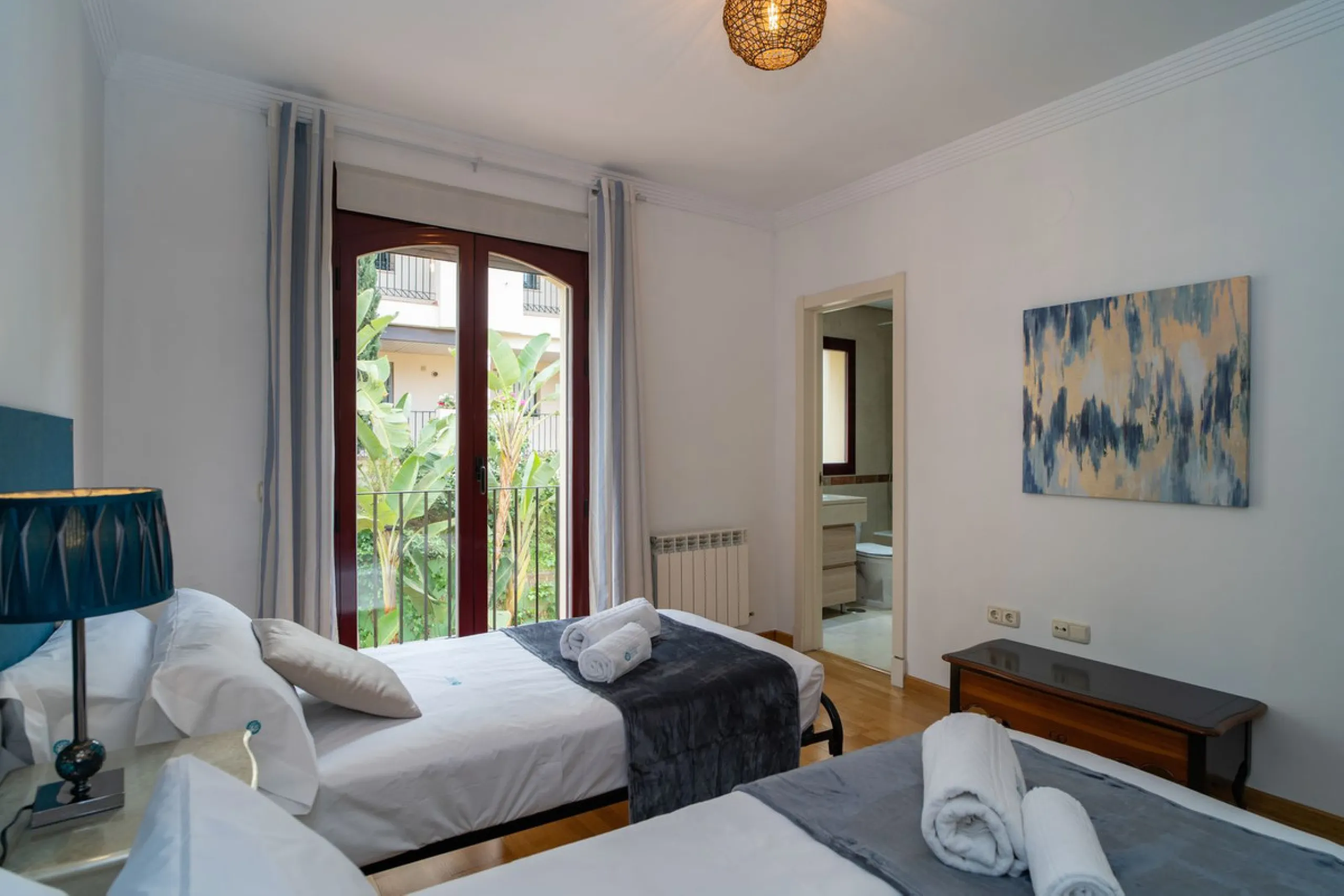 House - Semi-Detached House в продаже в Marbella, Málaga. В доме 4 спален и 4 ванных комнат. Площадь дома 300 м². Площадь участка 50 м²