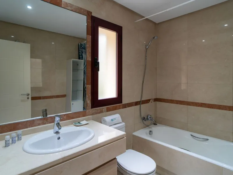 House - Semi-Detached House в продаже в Marbella, Málaga. В доме 4 спален и 4 ванных комнат. Площадь дома 300 м². Площадь участка 50 м²
