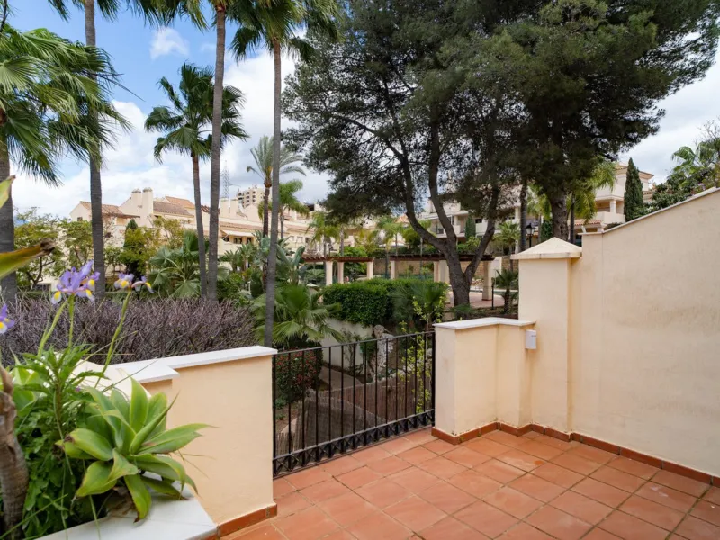 House - Semi-Detached House в продаже в Marbella, Málaga. В доме 4 спален и 4 ванных комнат. Площадь дома 300 м². Площадь участка 50 м²