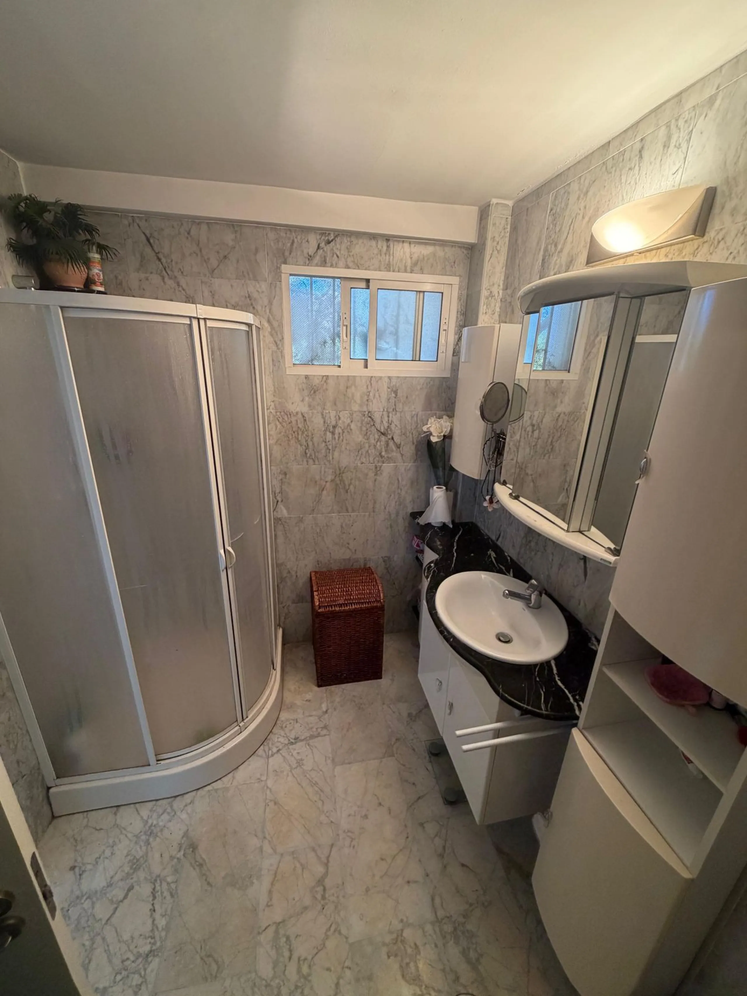 Apartment - Middle Floor Apartment в продаже в Marbella, Málaga. В доме 1 спален и 1 ванных комнат. Площадь дома 93 м²