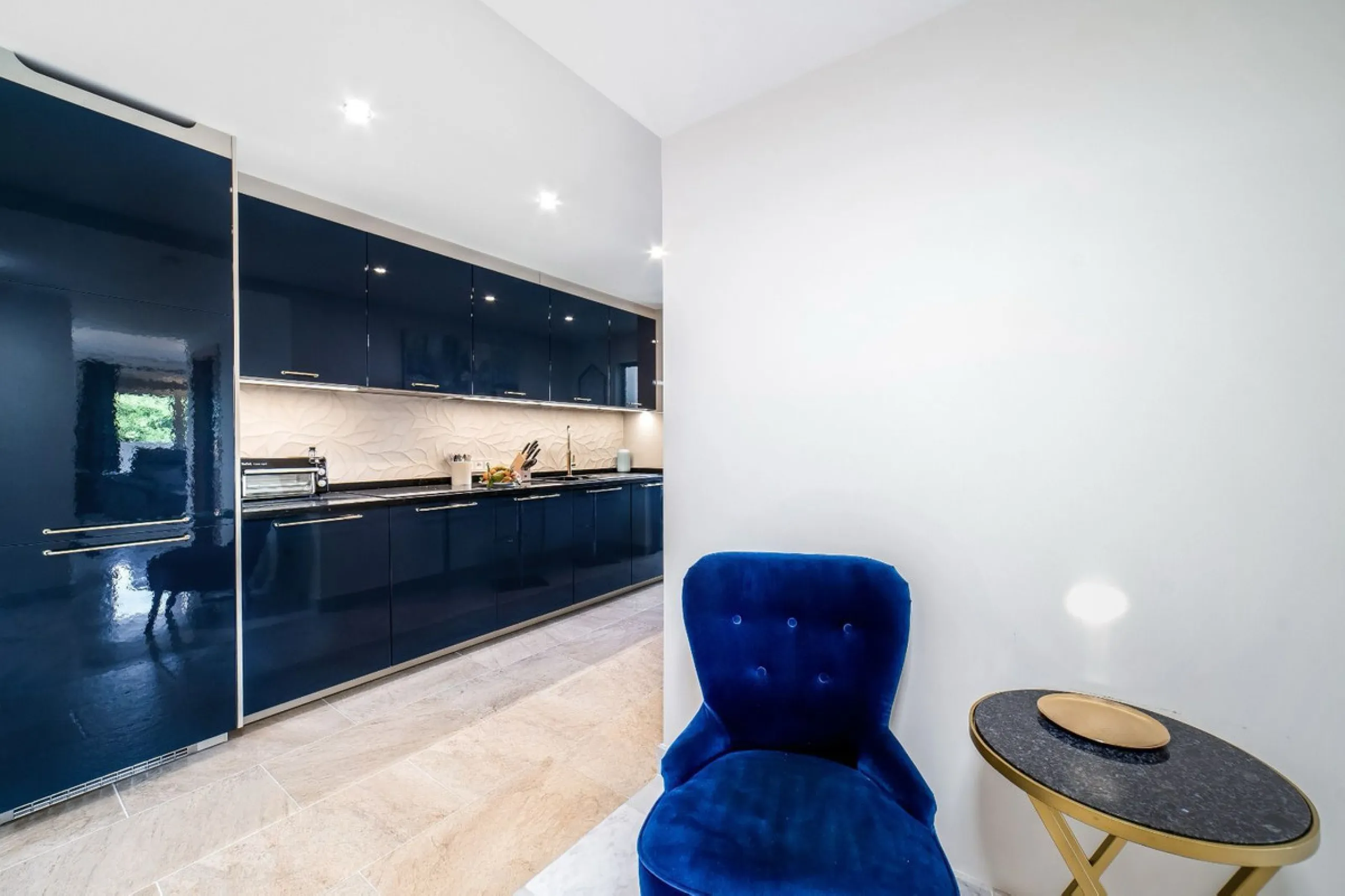 Apartment - Middle Floor Apartment в продаже в Marbella, Málaga. В доме 2 спален и 2 ванных комнат. Площадь дома 100 м²