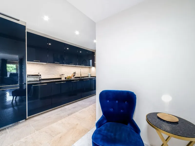 Apartment - Middle Floor Apartment в продаже в Marbella, Málaga. В доме 2 спален и 2 ванных комнат. Площадь дома 100 м²