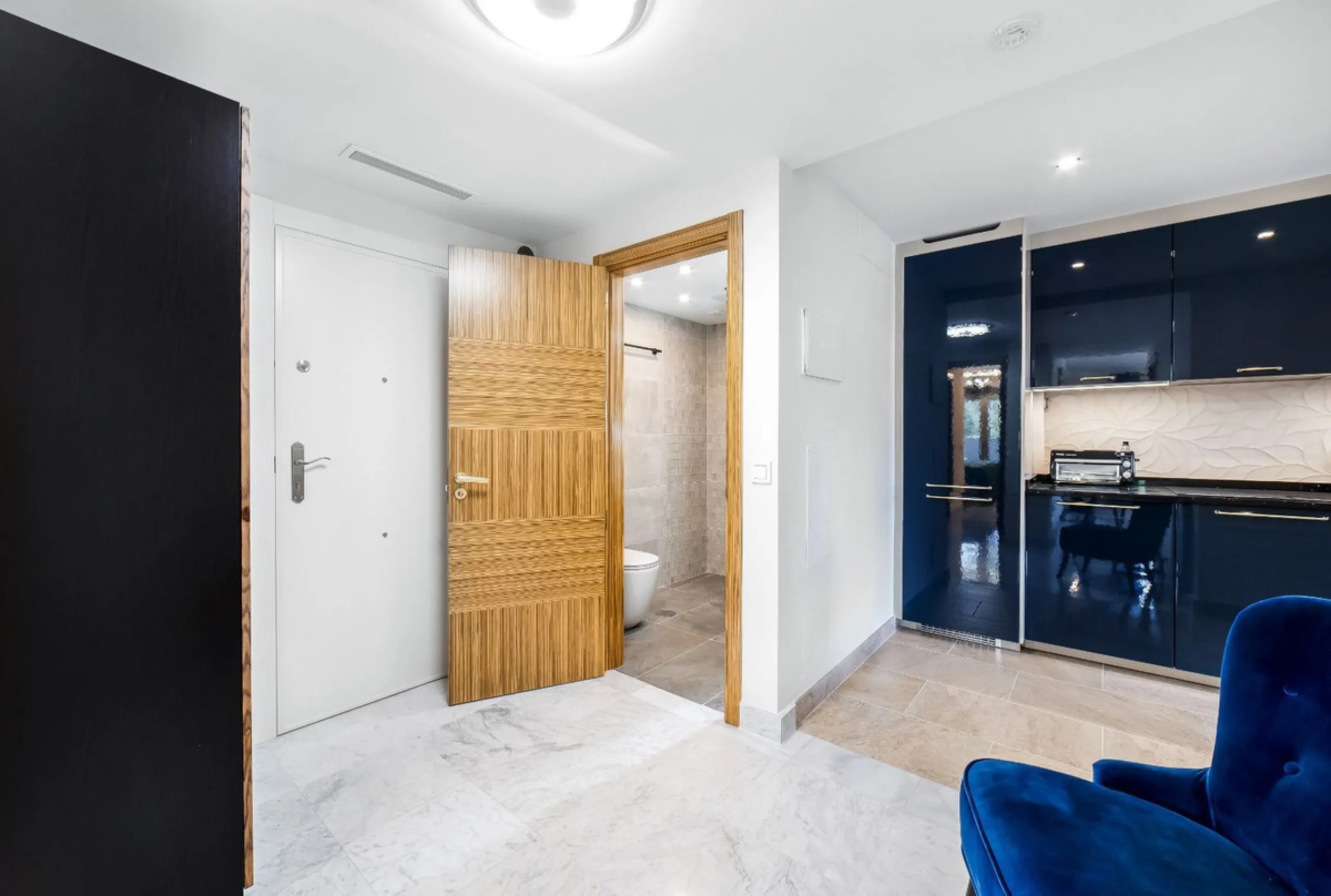 Apartment - Middle Floor Apartment в продаже в Marbella, Málaga. В доме 2 спален и 2 ванных комнат. Площадь дома 100 м²