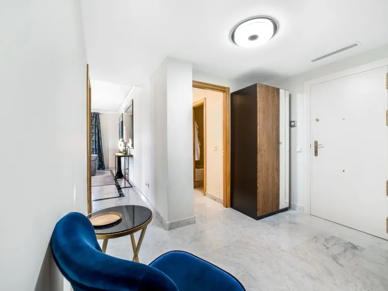 Apartment - Middle Floor Apartment в продаже в Marbella, Málaga. В доме 2 спален и 2 ванных комнат. Площадь дома 100 м²