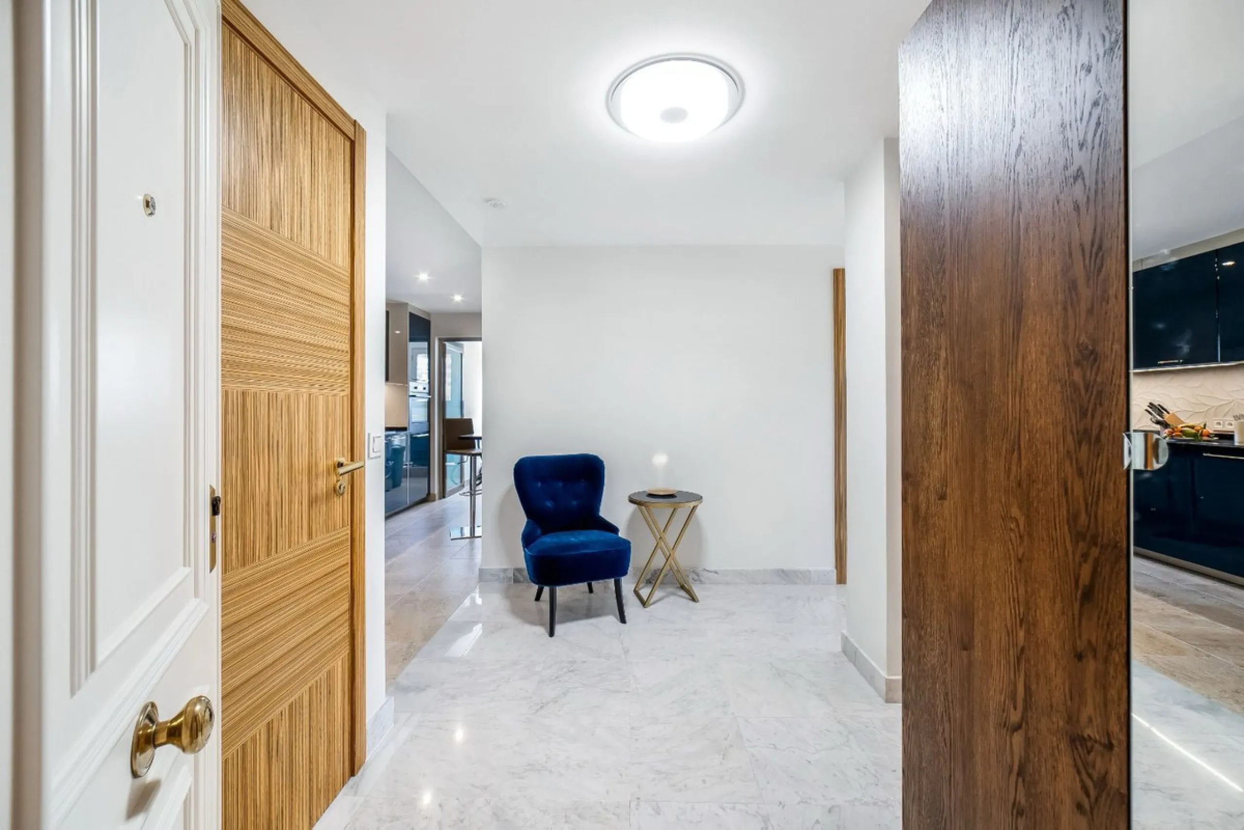 Apartment - Middle Floor Apartment в продаже в Marbella, Málaga. В доме 2 спален и 2 ванных комнат. Площадь дома 100 м²