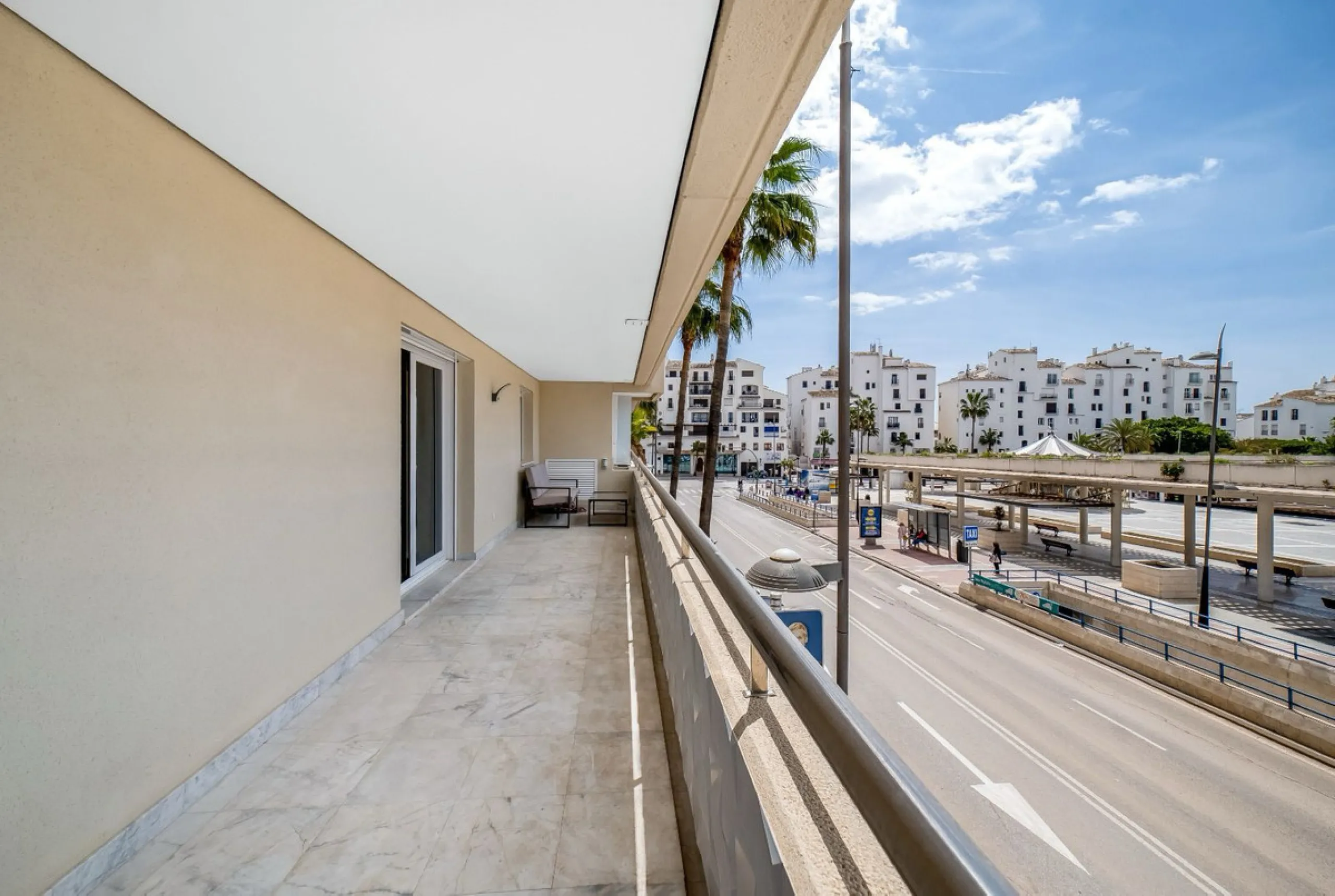 Apartment - Middle Floor Apartment в продаже в Marbella, Málaga. В доме 2 спален и 2 ванных комнат. Площадь дома 100 м²