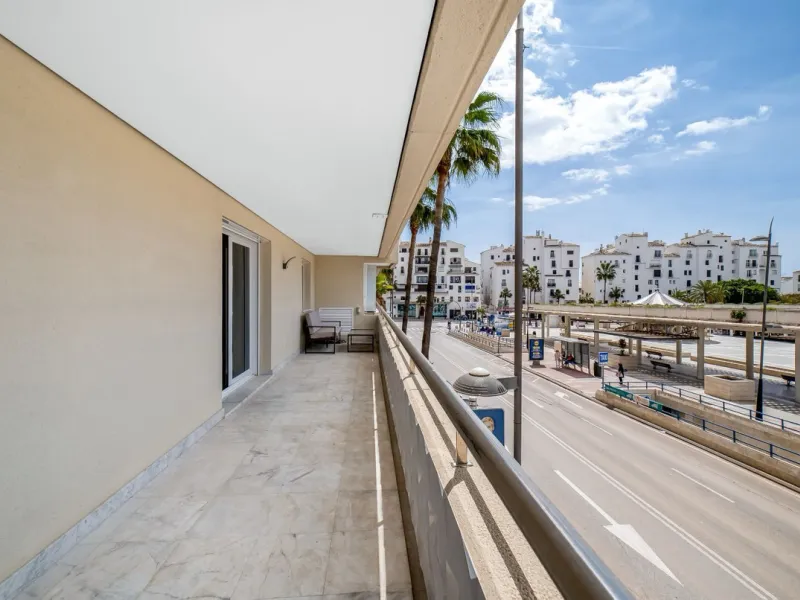 Apartment - Middle Floor Apartment в продаже в Marbella, Málaga. В доме 2 спален и 2 ванных комнат. Площадь дома 100 м²