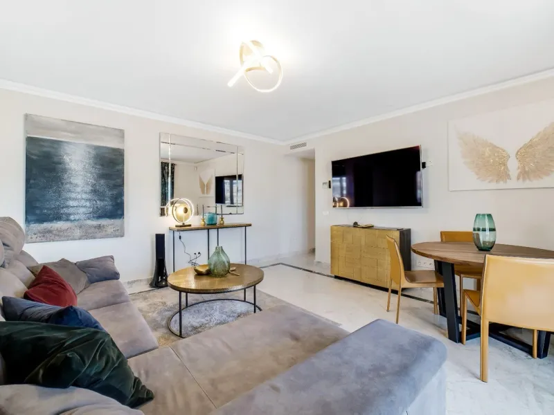 Apartment - Middle Floor Apartment в продаже в Marbella, Málaga. В доме 2 спален и 2 ванных комнат. Площадь дома 100 м²