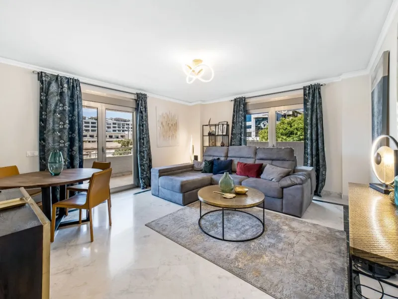 Apartment - Middle Floor Apartment в продаже в Marbella, Málaga. В доме 2 спален и 2 ванных комнат. Площадь дома 100 м²