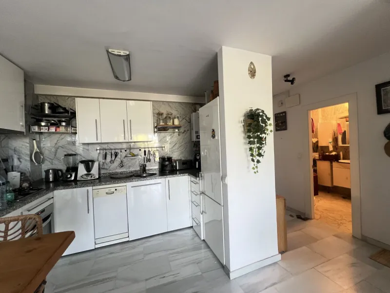 Apartment - Middle Floor Apartment в продаже в Marbella, Málaga. В доме 1 спален и 1 ванных комнат. Площадь дома 93 м²