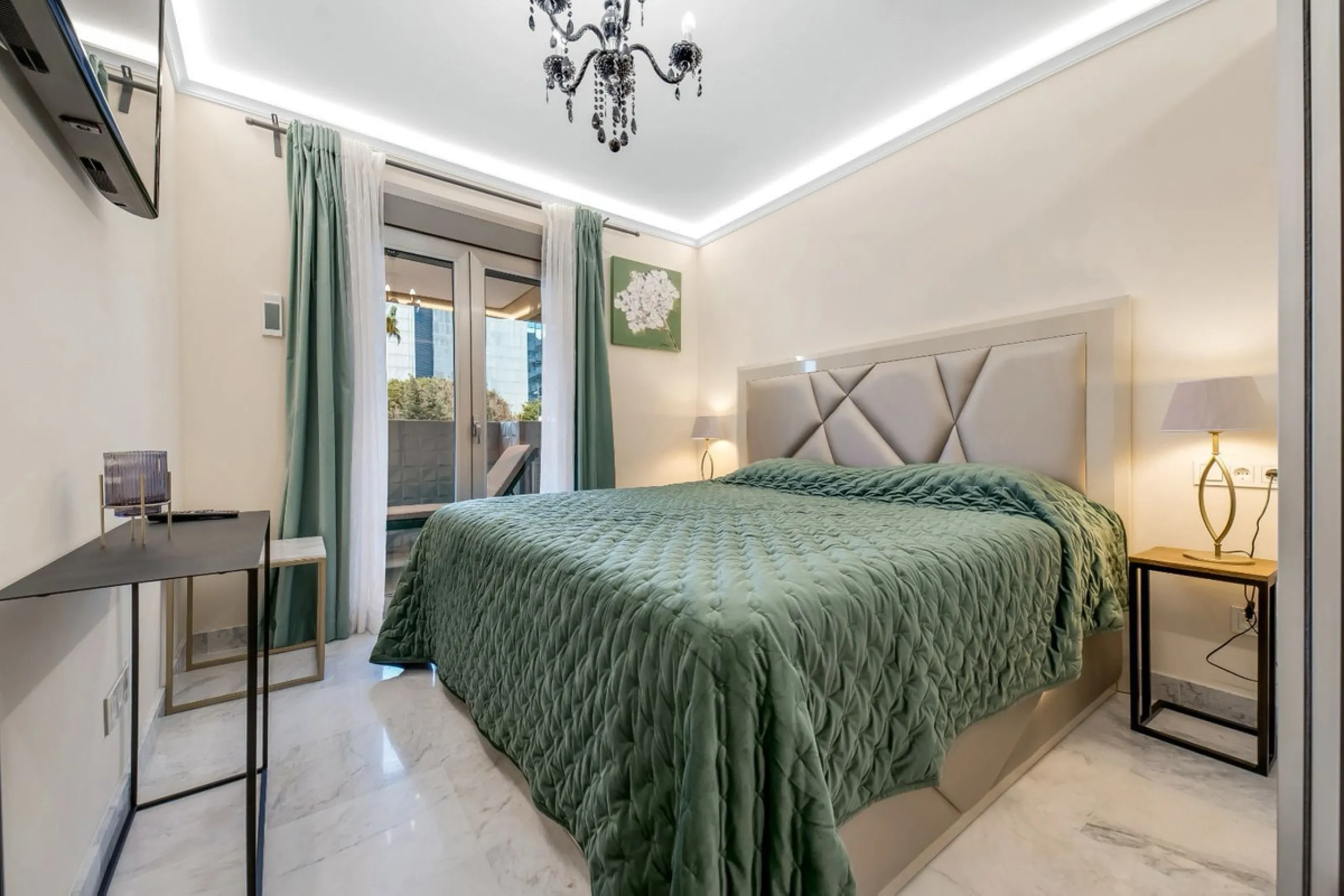 Apartment - Middle Floor Apartment в продаже в Marbella, Málaga. В доме 2 спален и 2 ванных комнат. Площадь дома 100 м²