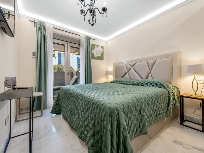 Apartment - Middle Floor Apartment в продаже в Marbella, Málaga. В доме 2 спален и 2 ванных комнат. Площадь дома 100 м²