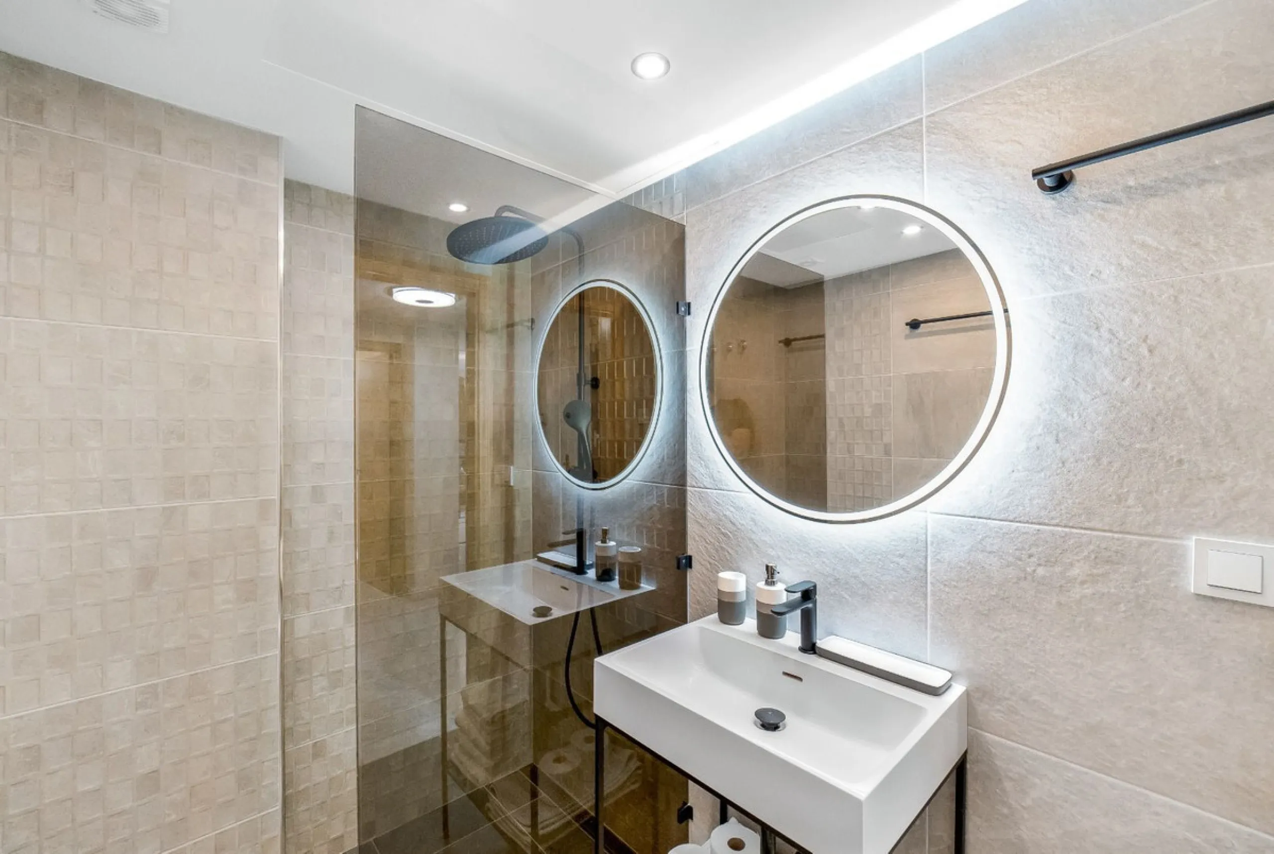 Apartment - Middle Floor Apartment в продаже в Marbella, Málaga. В доме 2 спален и 2 ванных комнат. Площадь дома 100 м²