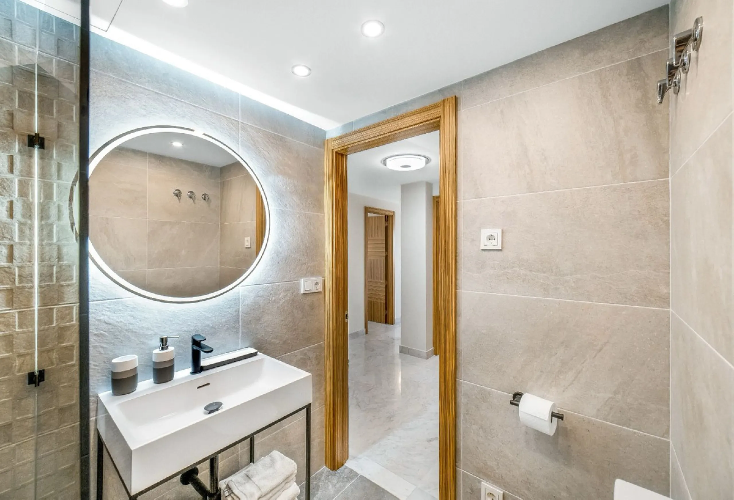 Apartment - Middle Floor Apartment в продаже в Marbella, Málaga. В доме 2 спален и 2 ванных комнат. Площадь дома 100 м²