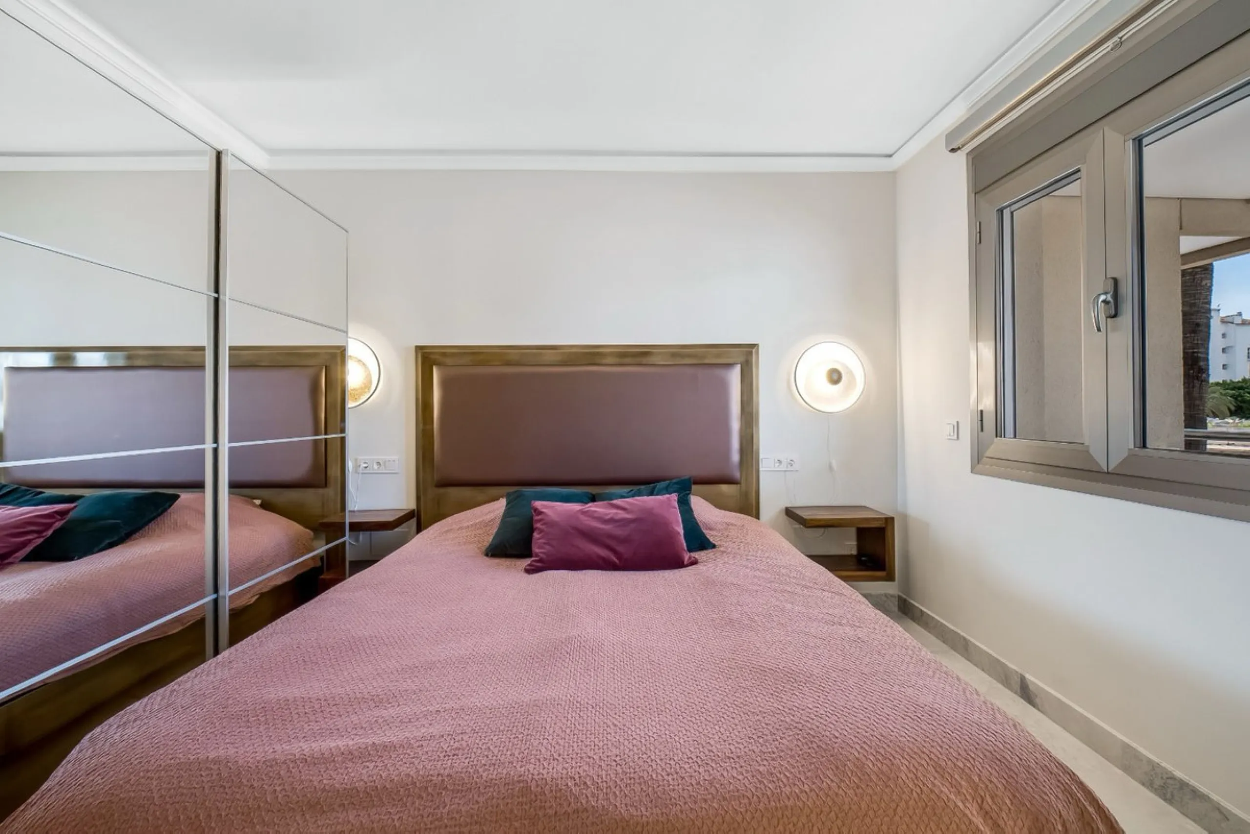 Apartment - Middle Floor Apartment в продаже в Marbella, Málaga. В доме 2 спален и 2 ванных комнат. Площадь дома 100 м²