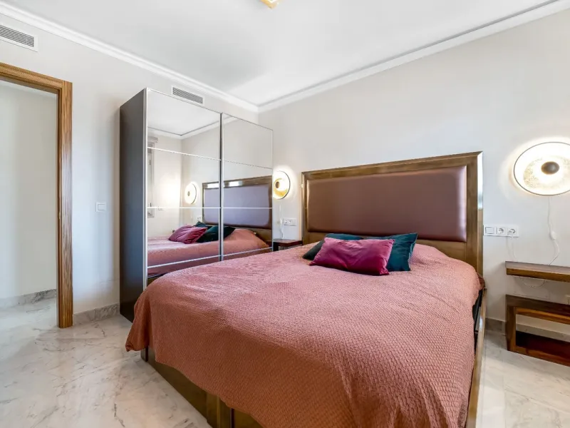 Apartment - Middle Floor Apartment в продаже в Marbella, Málaga. В доме 2 спален и 2 ванных комнат. Площадь дома 100 м²