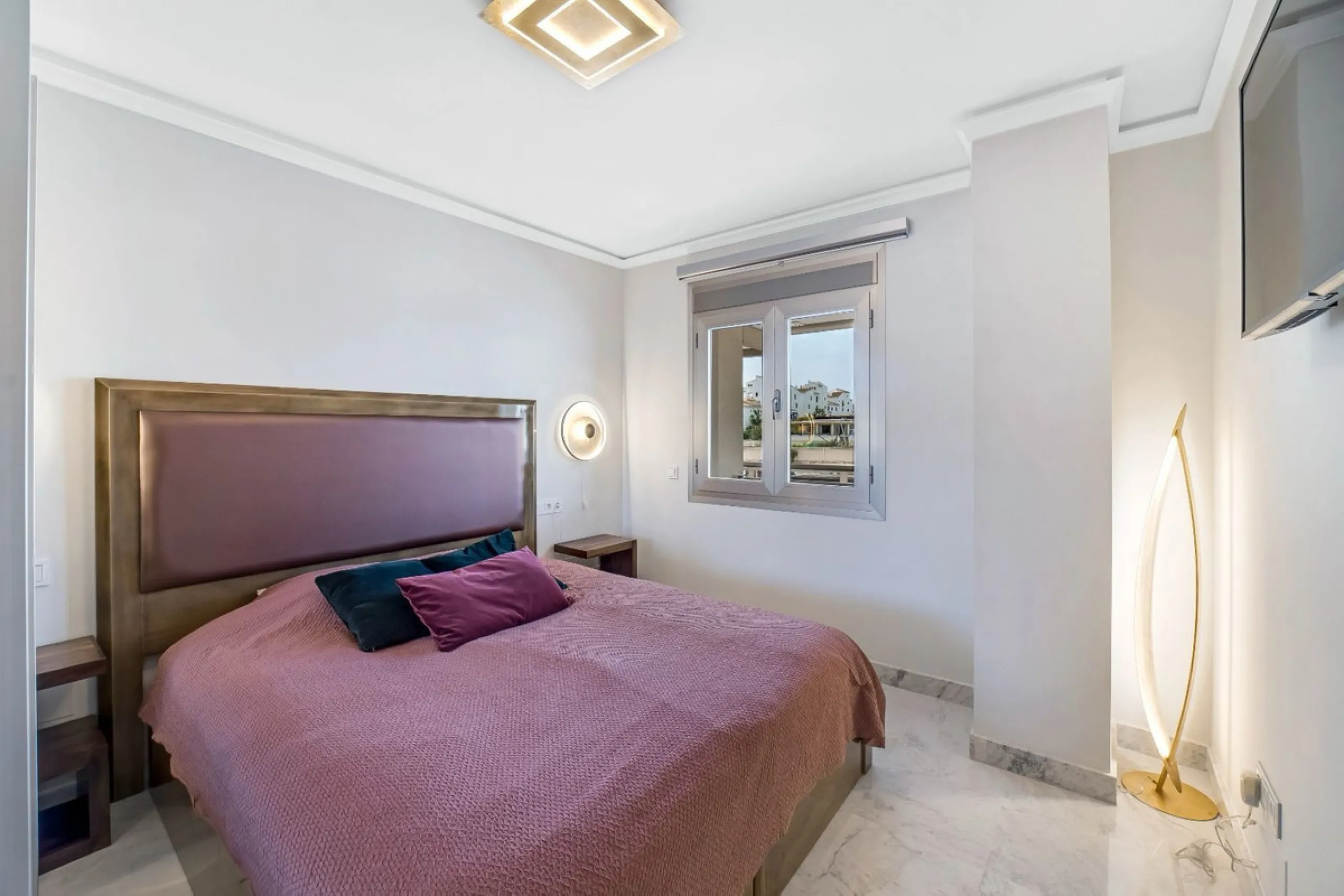 Apartment - Middle Floor Apartment в продаже в Marbella, Málaga. В доме 2 спален и 2 ванных комнат. Площадь дома 100 м²