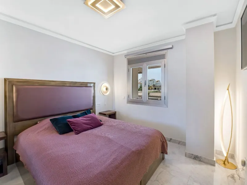Apartment - Middle Floor Apartment в продаже в Marbella, Málaga. В доме 2 спален и 2 ванных комнат. Площадь дома 100 м²