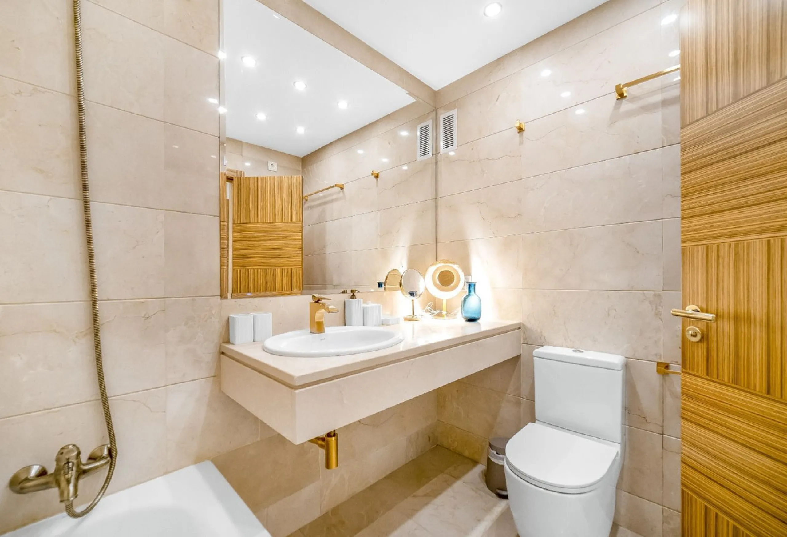 Apartment - Middle Floor Apartment в продаже в Marbella, Málaga. В доме 2 спален и 2 ванных комнат. Площадь дома 100 м²