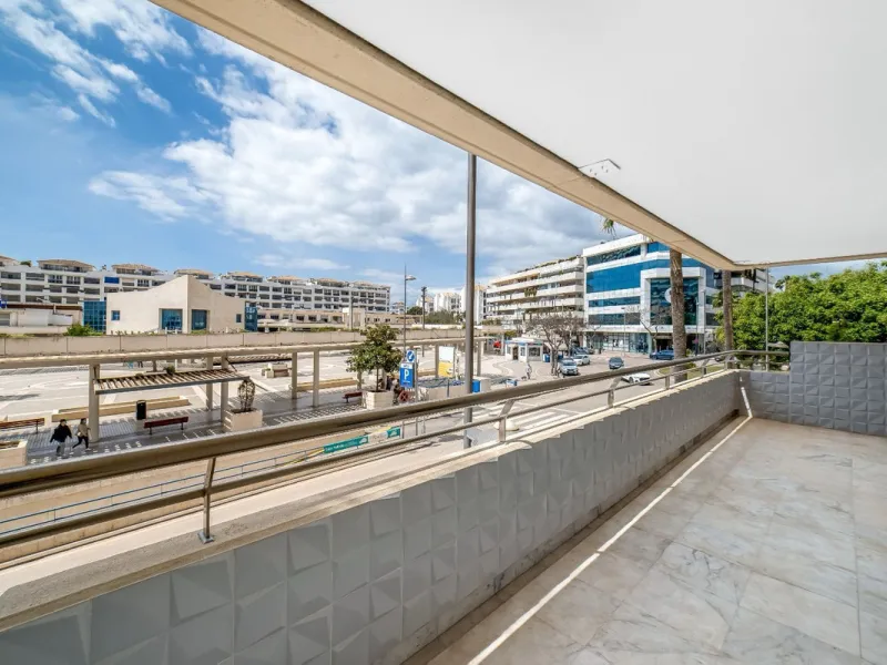 Apartment - Middle Floor Apartment в продаже в Marbella, Málaga. В доме 2 спален и 2 ванных комнат. Площадь дома 100 м²