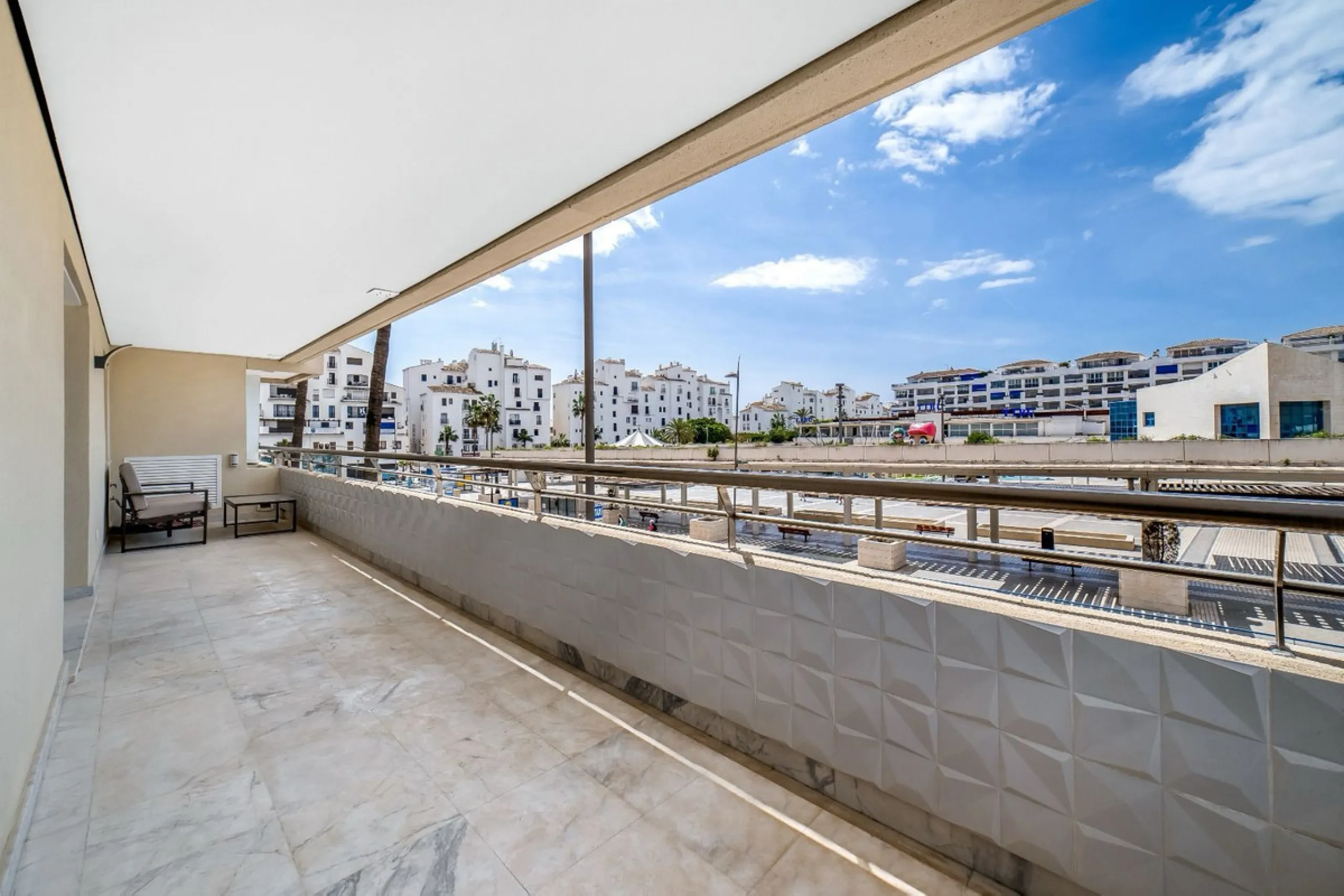 Apartment - Middle Floor Apartment в продаже в Marbella, Málaga. В доме 2 спален и 2 ванных комнат. Площадь дома 100 м²
