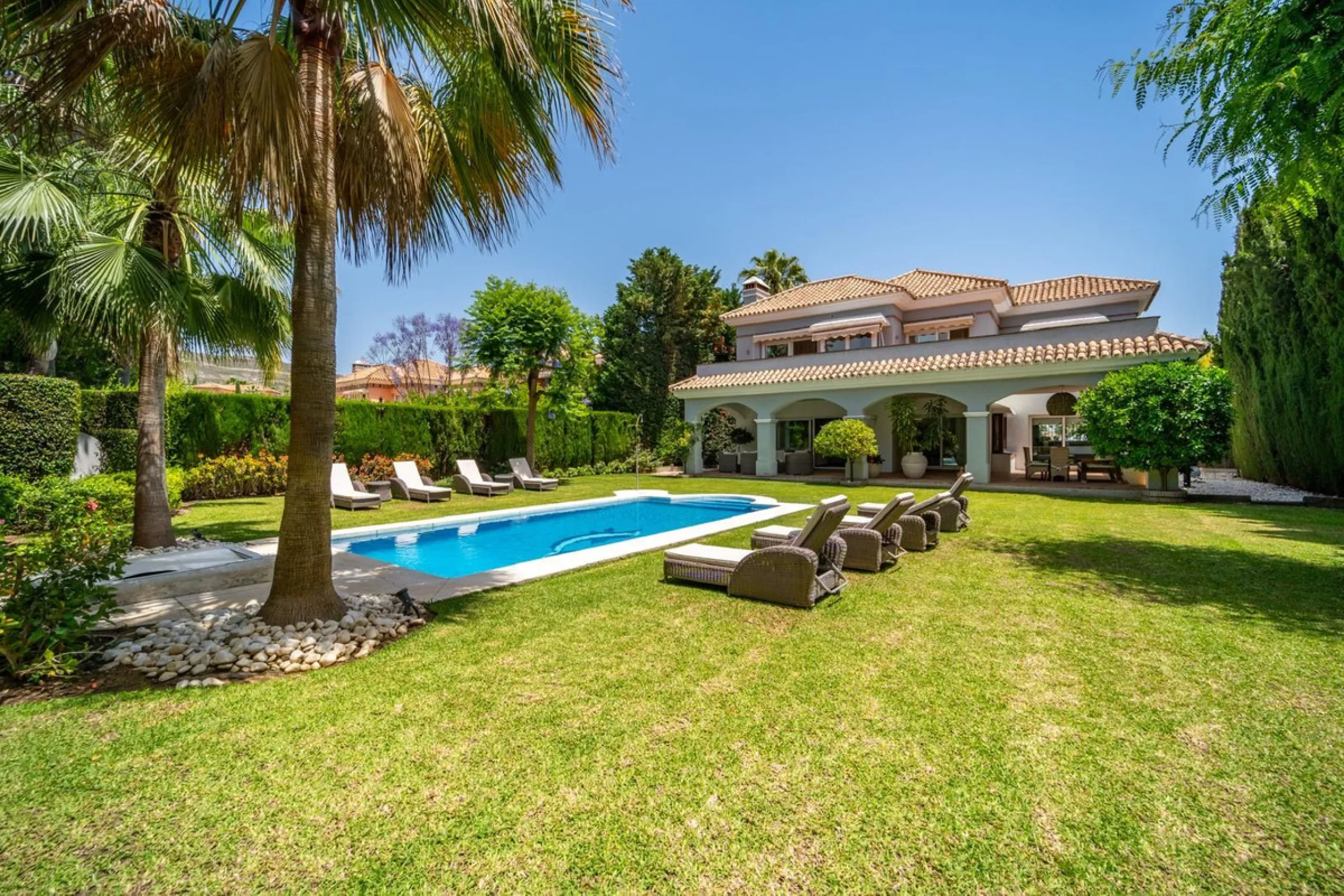 A very good opportunity to own a superb family home in Nueva Andalucia.