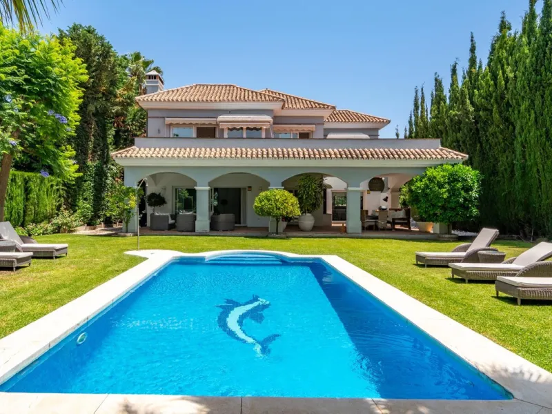 A very good opportunity to own a superb family home in Nueva Andalucia.