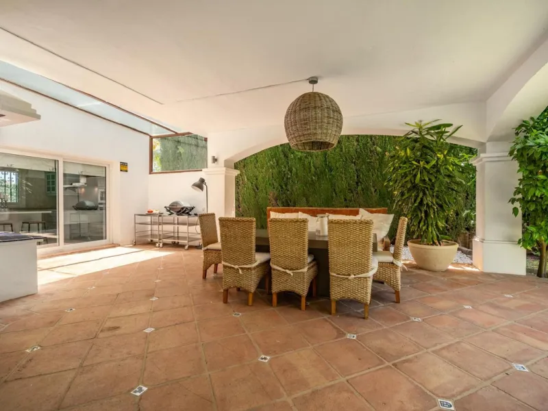 A very good opportunity to own a superb family home in Nueva Andalucia.