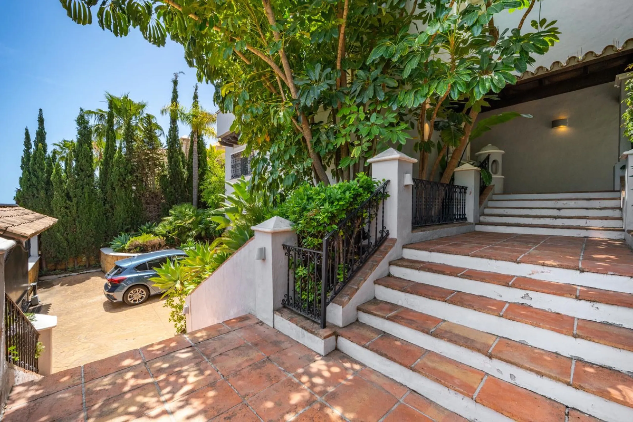 A very good opportunity to own a superb family home in Nueva Andalucia.