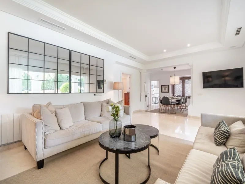 A very good opportunity to own a superb family home in Nueva Andalucia.