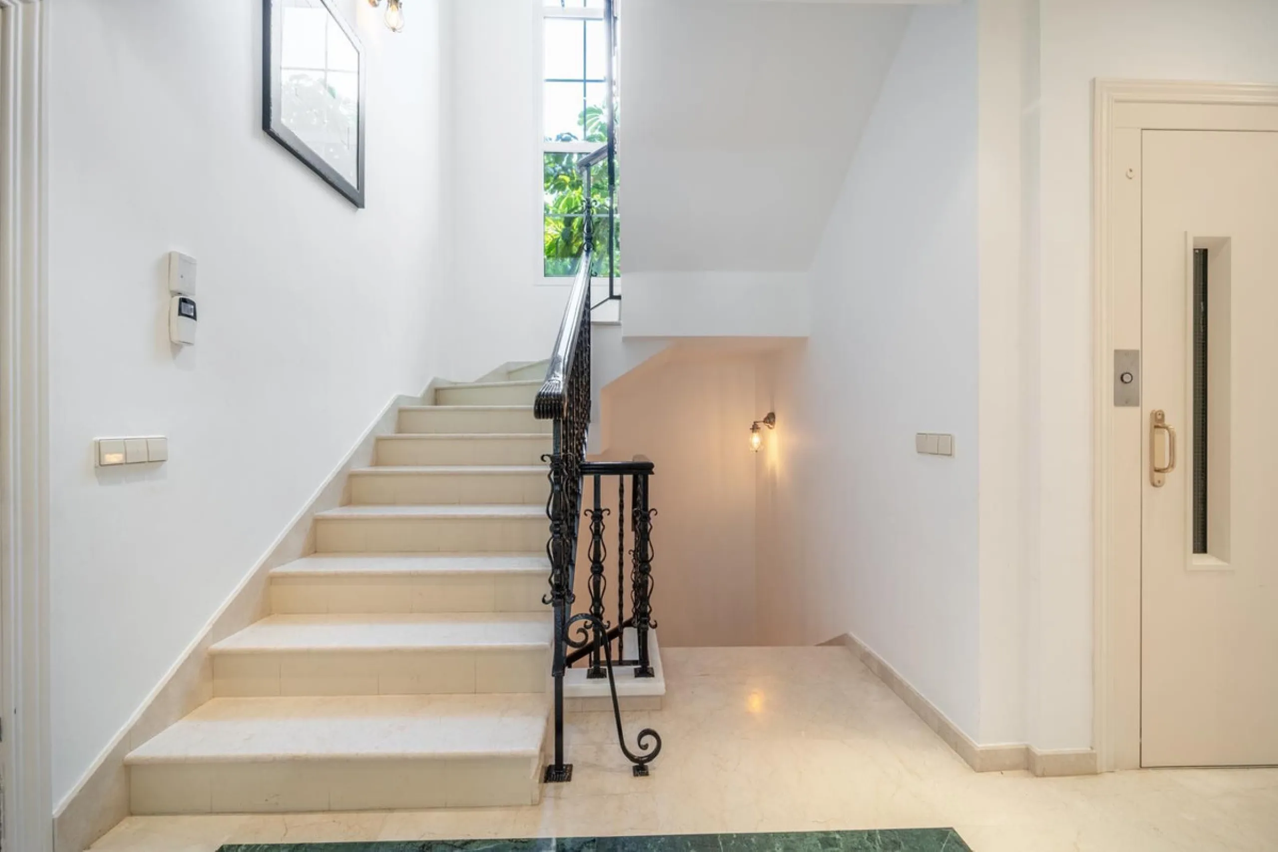A very good opportunity to own a superb family home in Nueva Andalucia.