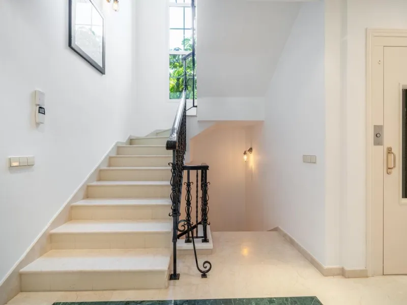 A very good opportunity to own a superb family home in Nueva Andalucia.