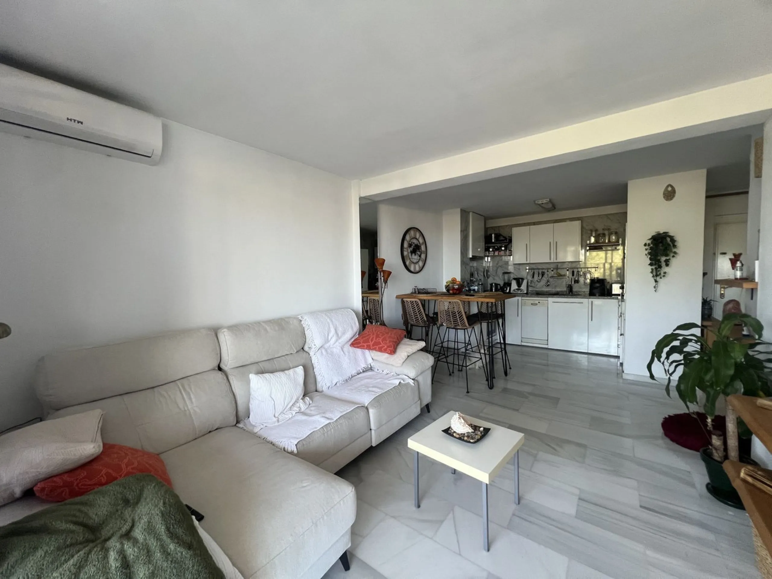 Apartment - Middle Floor Apartment в продаже в Marbella, Málaga. В доме 1 спален и 1 ванных комнат. Площадь дома 93 м²