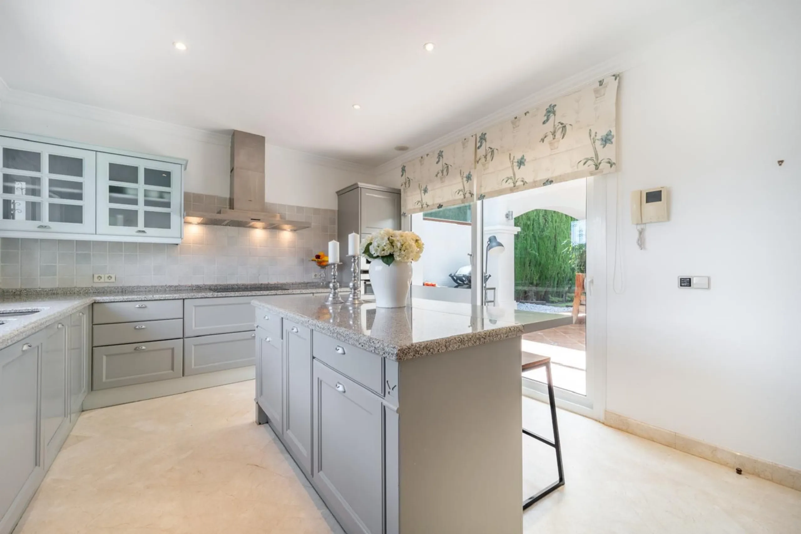 A very good opportunity to own a superb family home in Nueva Andalucia.