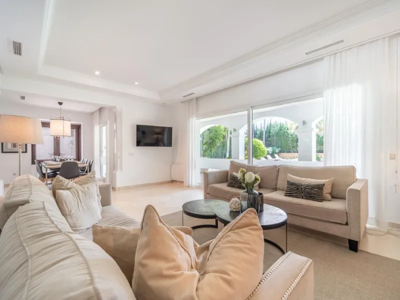 A very good opportunity to own a superb family home in Nueva Andalucia.