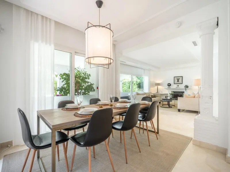 A very good opportunity to own a superb family home in Nueva Andalucia.