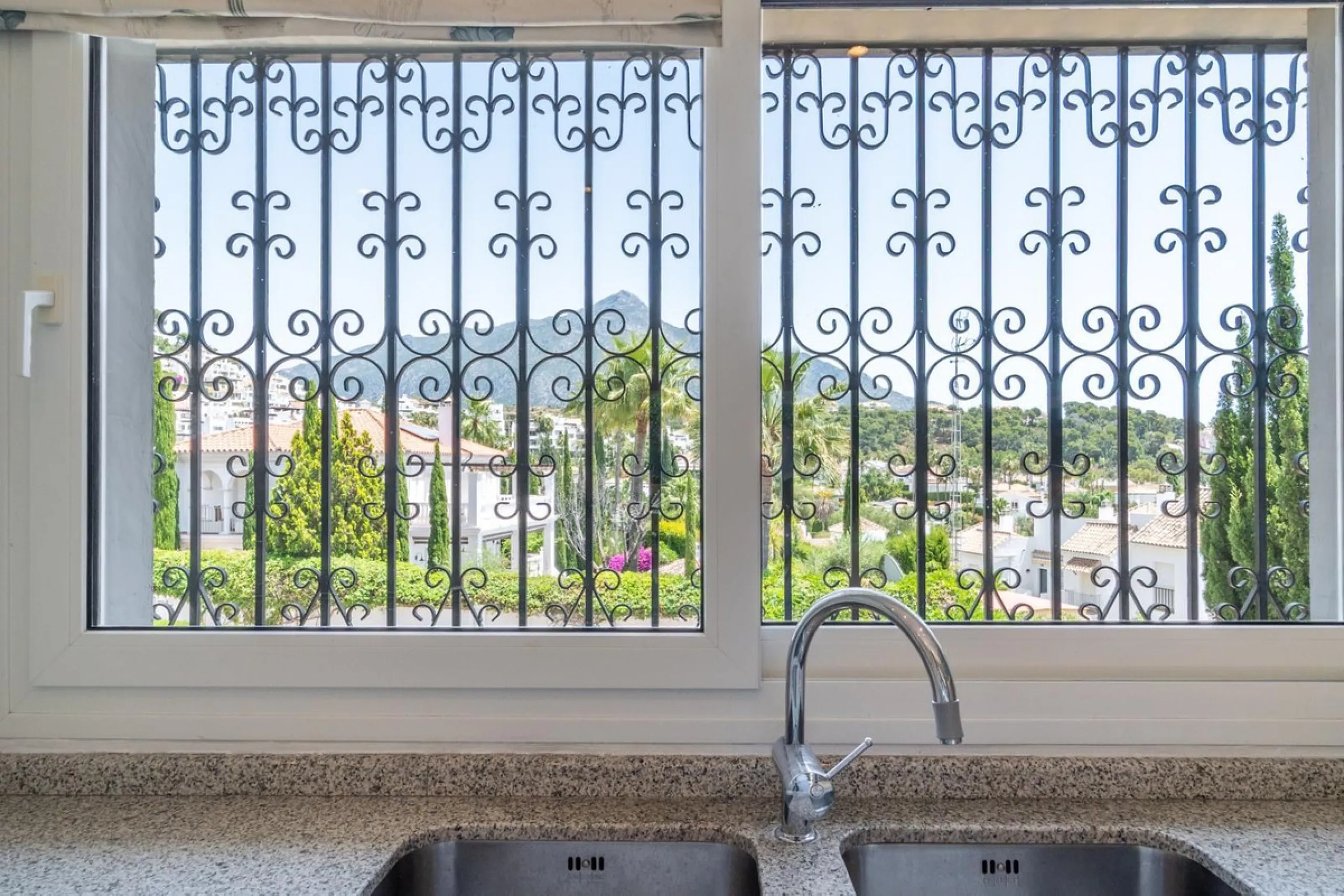A very good opportunity to own a superb family home in Nueva Andalucia.