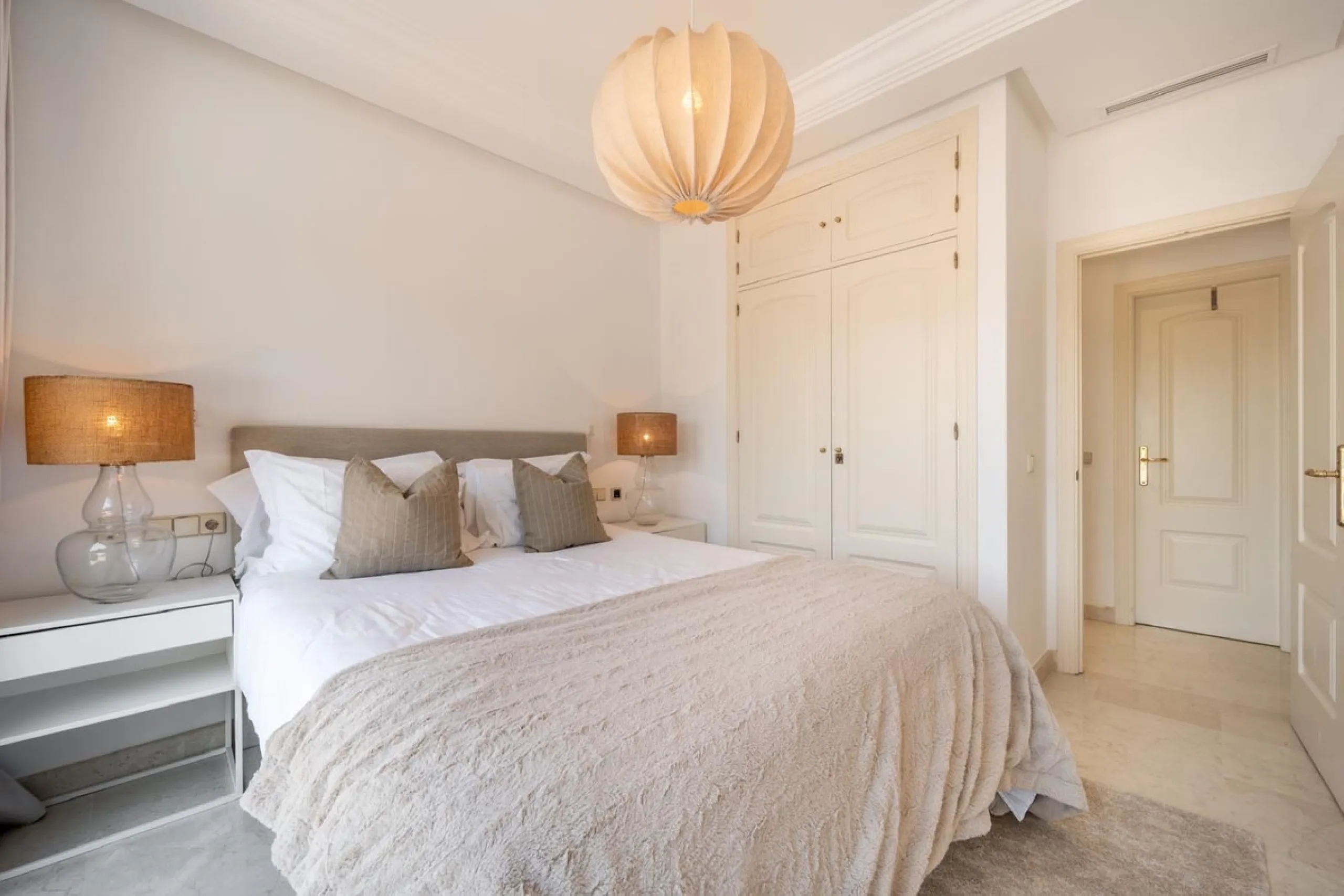 A very good opportunity to own a superb family home in Nueva Andalucia.