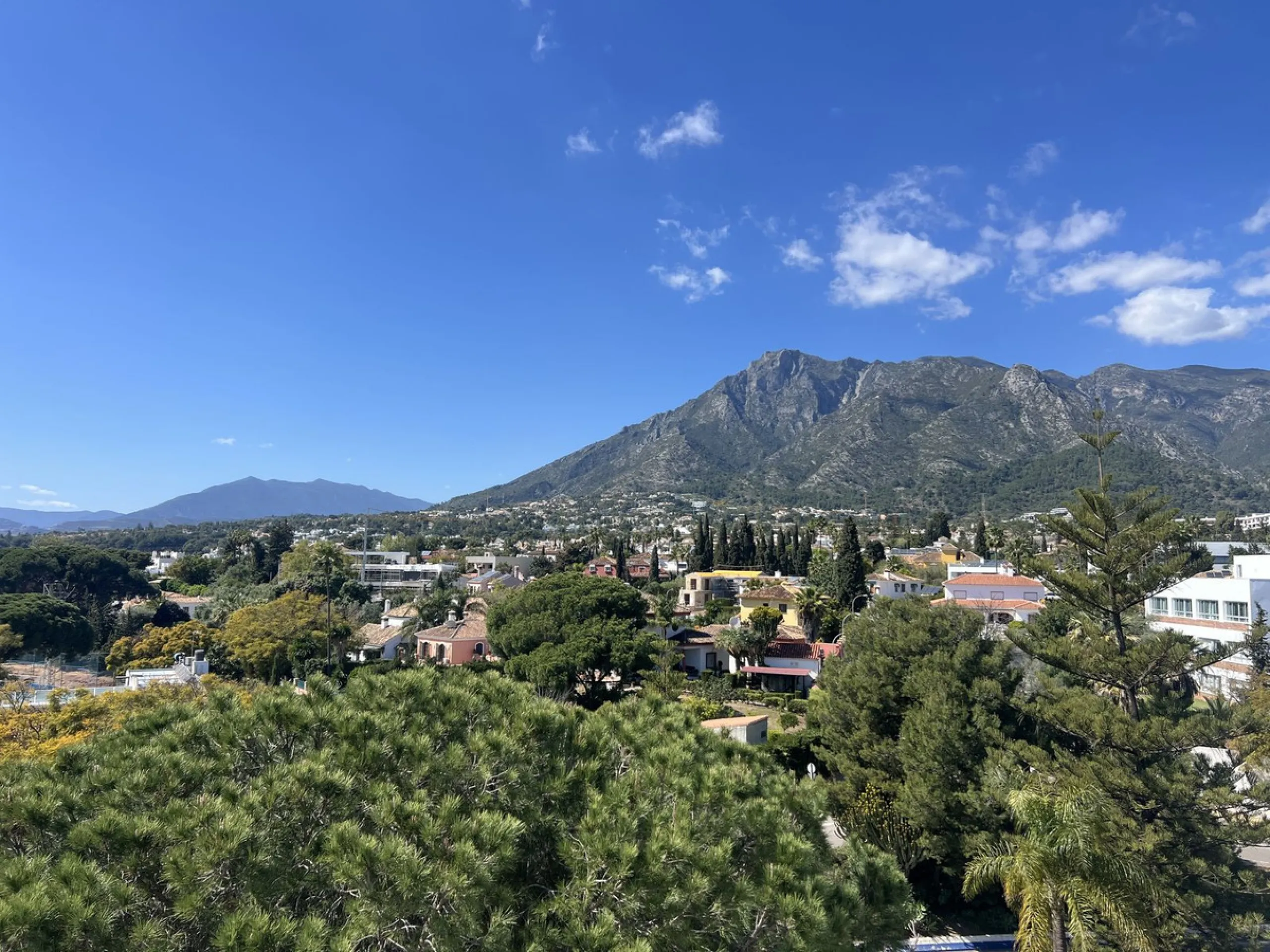 Apartment - Middle Floor Apartment в продаже в Marbella, Málaga. В доме 1 спален и 1 ванных комнат. Площадь дома 93 м²