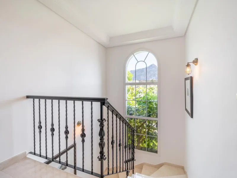 A very good opportunity to own a superb family home in Nueva Andalucia.