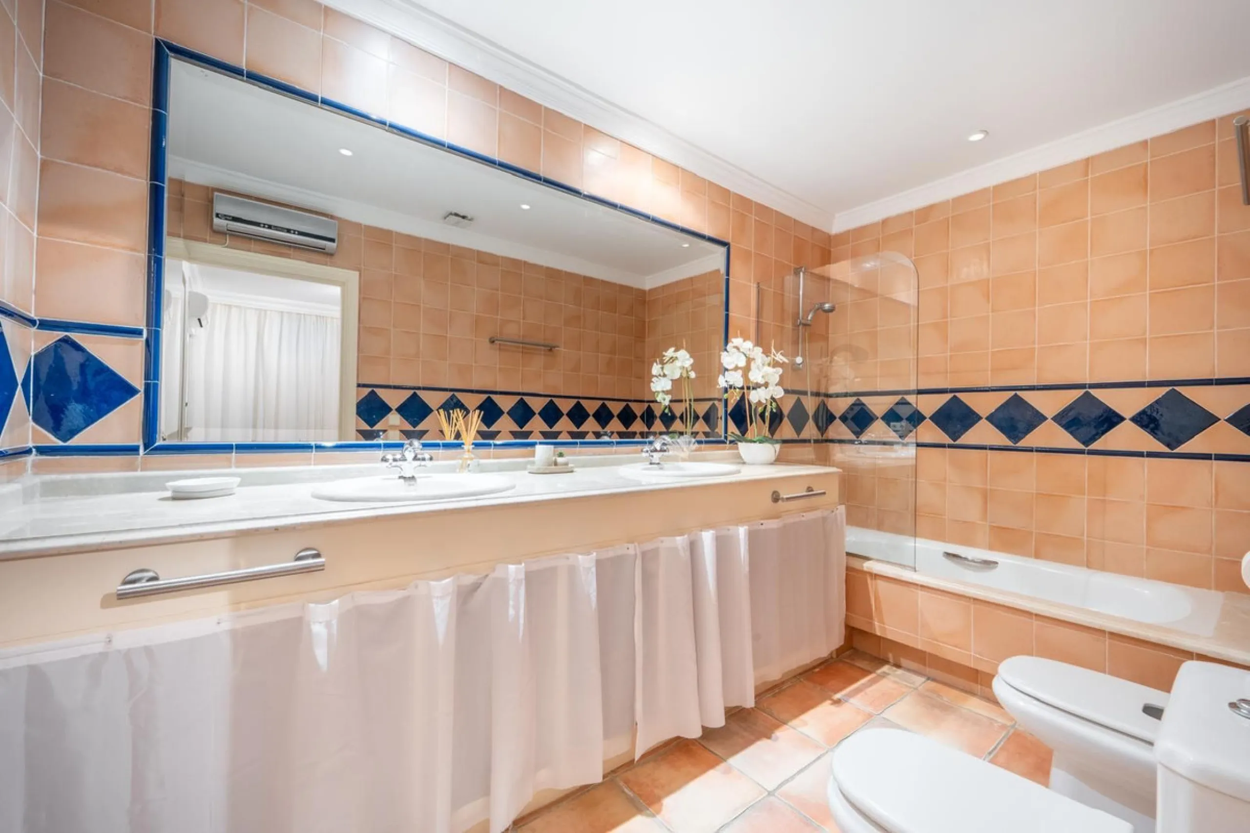 A very good opportunity to own a superb family home in Nueva Andalucia.
