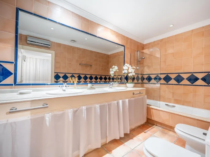 A very good opportunity to own a superb family home in Nueva Andalucia.