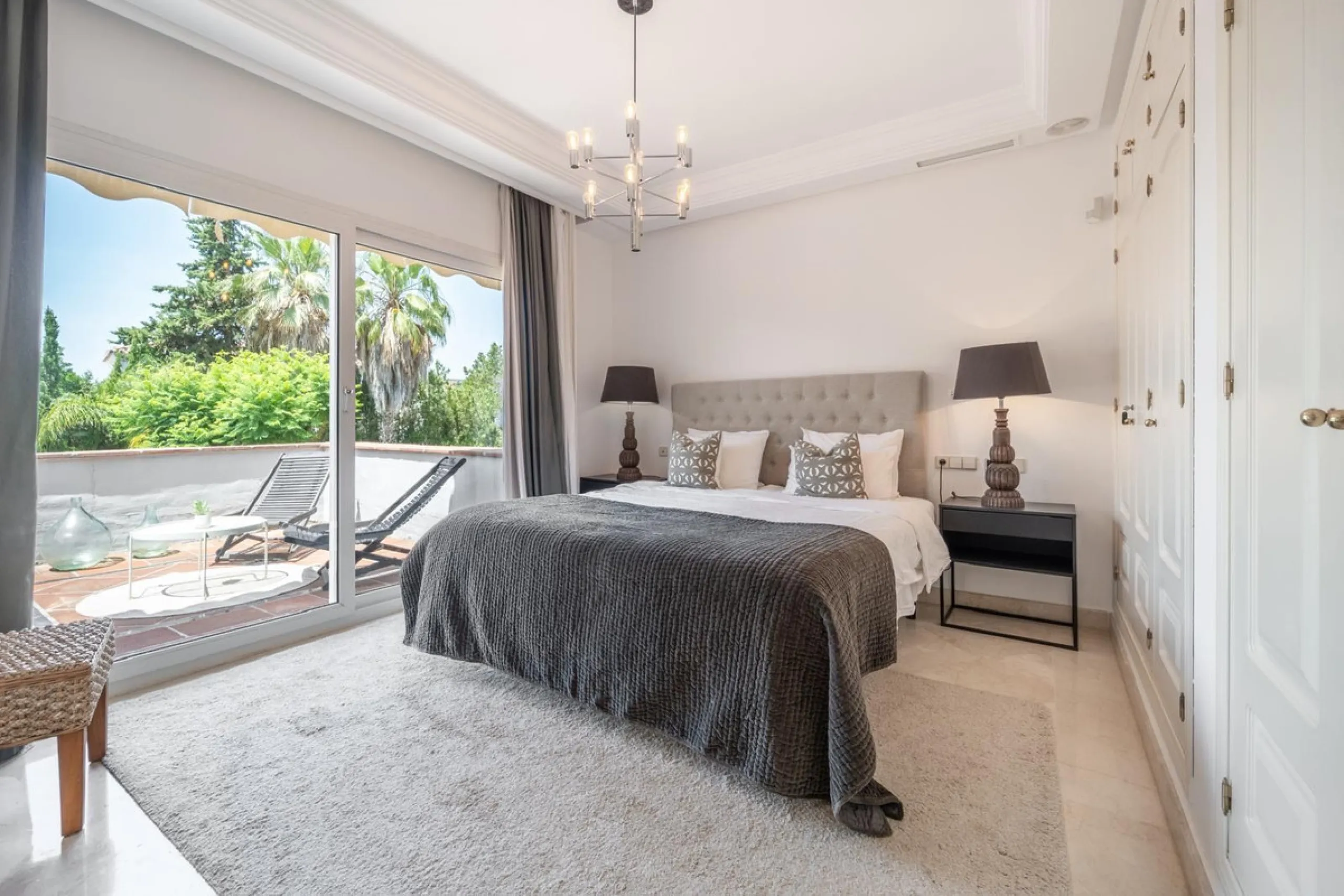 A very good opportunity to own a superb family home in Nueva Andalucia.