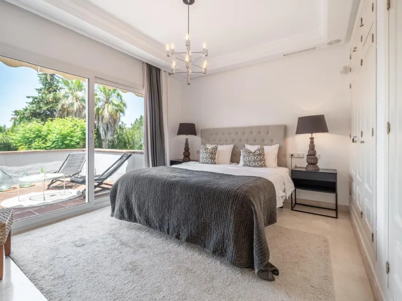 A very good opportunity to own a superb family home in Nueva Andalucia.