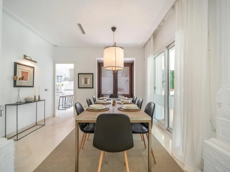 A very good opportunity to own a superb family home in Nueva Andalucia.